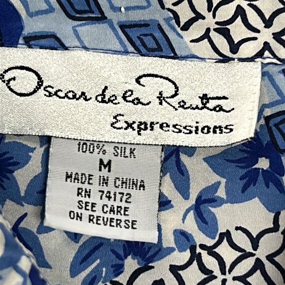 Oscar de la Renta silk top. Blue floral button front. Short sleeve. Size Medium - Picture 2 of 9